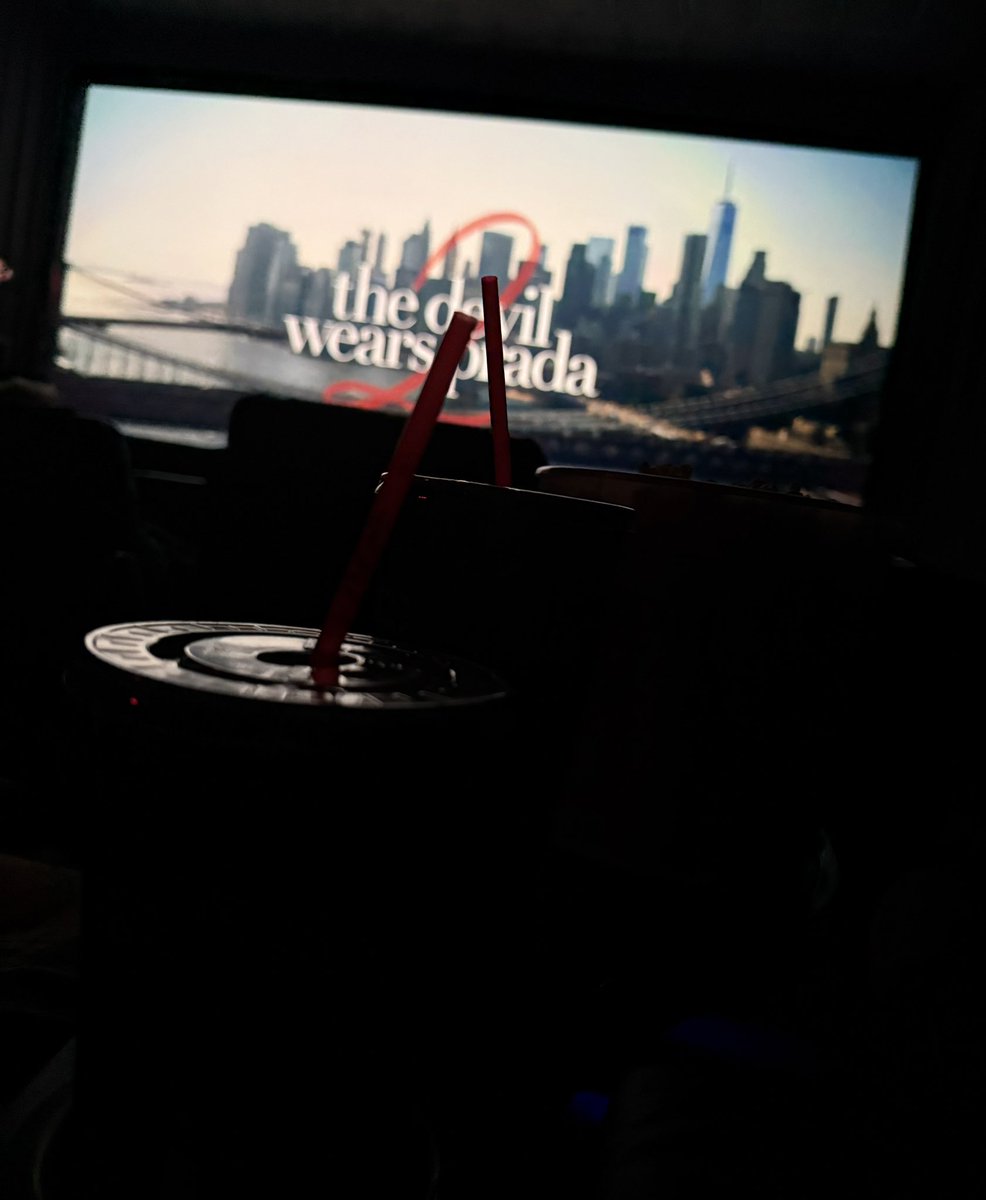 RickyVzla3's tweet image. #FridayVibes 🎟️ 🎥🍿🥤 👩‍❤️‍👨

#TheDevilWearsPrada2