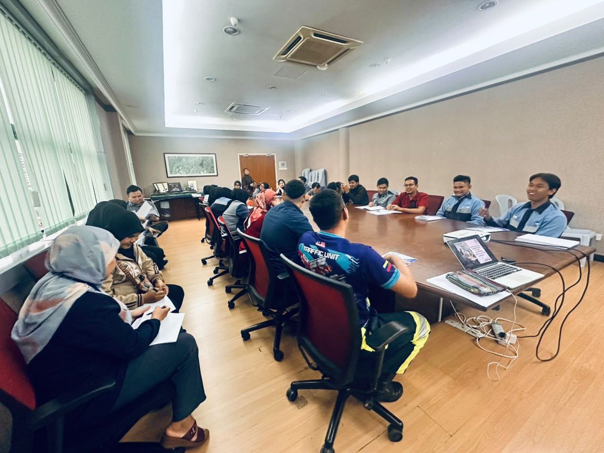 gisbtraining's tweet image. [1] Elevating Customer Experience: Excellence in Toll Plaza Operations on 3 July 2025 at Kuala Lumpur 

#GLOBALINFOSKILLS 
#GISBTRAINING
#CUSTOMER
#TRAININGPROVIDER
#PENYEDIALATIHAN