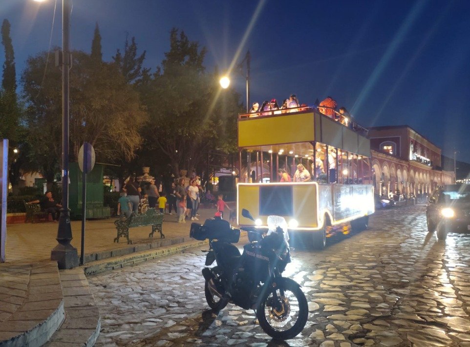 SSP_Zac's tweet image. Elementos de la #PEP en coordinación con la Policía Municipal de Sombrerete, dieron seguridad en diversos eventos conmemorativos del Día del Niño, en diversos puntos del municipio, para garantizar la integridad de l@s asistentes y fortalecer la convivencia.n9.cl/fmp6k