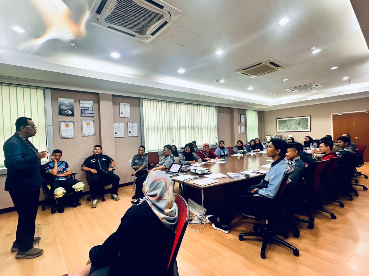gisbtraining's tweet image. [2] Elevating Customer Experience: Excellence in Toll Plaza Operations on 3 July 2025 at Kuala Lumpur 

#GLOBALINFOSKILLS 
#GISBTRAINING
#CUSTOMER
#TRAININGPROVIDER
#PENYEDIALATIHAN