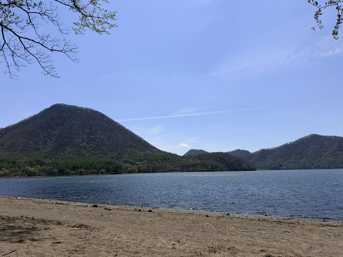 macro_sky7's tweet photo. 恒例の榛名湖。
今まできた中で水が一番少ない。 https://t.co/n6Y4I3zasE