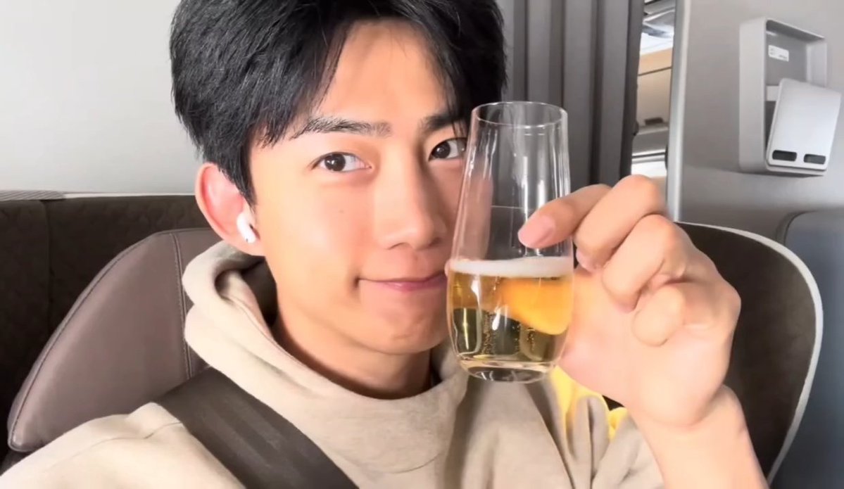 BUSANNUYA (wonderfultaecyeon) tweet media