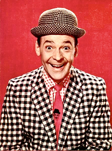 DrBuzz_Forensic's tweet image. Actor/vaudeville comic Pinky Lee was #BornOnThisDay May 2, 1907. With his lisp &amp;amp; high-energy antics, wearing a plaid suit with baggy checkered pants + a tiny hat, he is remembered for his "slap-stick" LIVE children's TV show, The PINKY LEE Show 1954-'55. Passed 1993 (age 85) #RIP