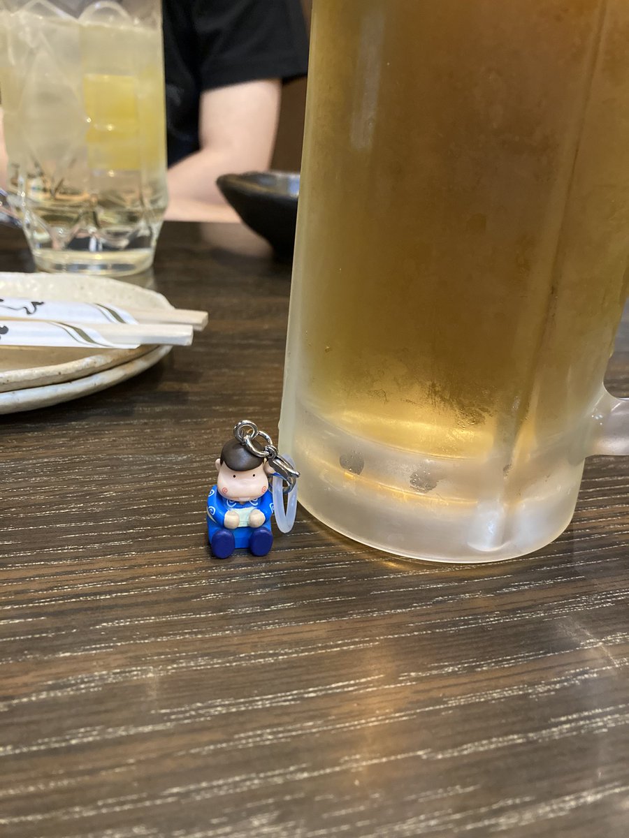 yo16_07's tweet photo. 久々に会った後輩ちゃんから、バカボンいただきました✨

新たな挑戦に向かっている後輩ちゃん、いい顔してたな😊 https://t.co/xxwk4JOI76