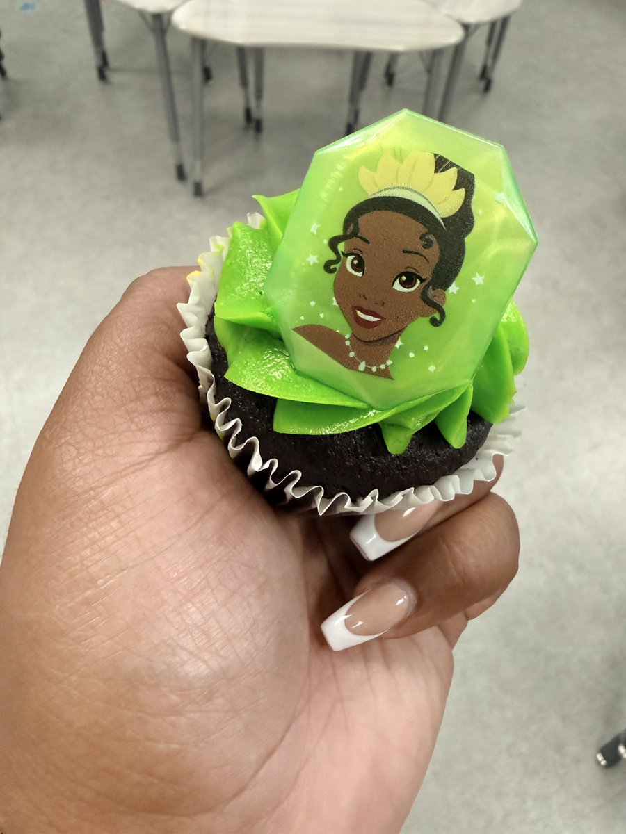 thepolishededu's tweet photo. D day = Disney Day !

Princess Tiana 💚

#ABCcountdown https://t.co/0gtKgXNGvi