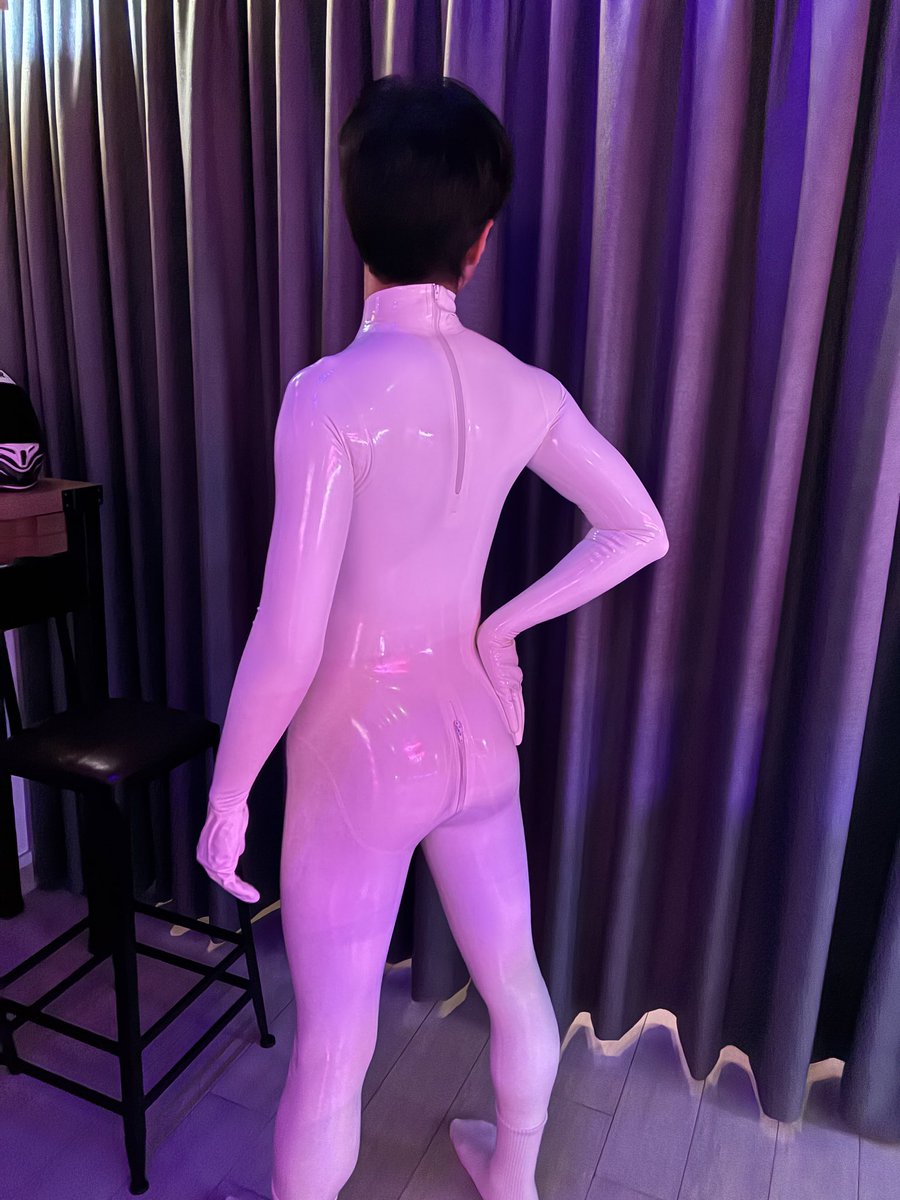 Kerelrii's tweet photo. Sensory overload with latex suit and drone hood. The hole was forced gaping open from the hollow butt plug. I'm nothing but just a toy ready to use 💦 https://t.co/yzWRFt1H9X