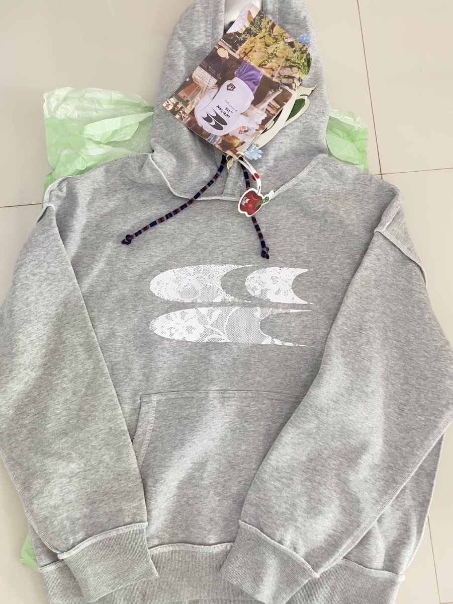 Crying center ฮู้ด สกรีนลายลูกไม้
Size เทาL
990free shipping  
มือ1 
สนใจจริงๆค่อยทักมานะคะ 
#ส่งต่อเสื้อผ้า #ส่งต่อเสื้อผ้ามือสอง #ส่งต่อcryingcenter #ส่งต่อเสื้อผ้ามือสองราคาถูก #โล๊ะตู้ #ส่งต่อกระเป๋า #cryingcenterมือสอง