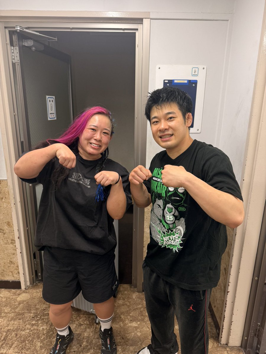 chihiro_senjo's tweet photo. おはようございます！

久しぶりに、何もない休日。
しっかり体を休めながら、また精進します。

ずっと載せようと思ってた写真！
小田嶋くんとの一枚。

日大レスリング部🤼
話が尽きない！今度ゆっくりと話したいです！

ぎゅん！

#SENJO #noah_ghc https://t.co/8CB7fj9nZa