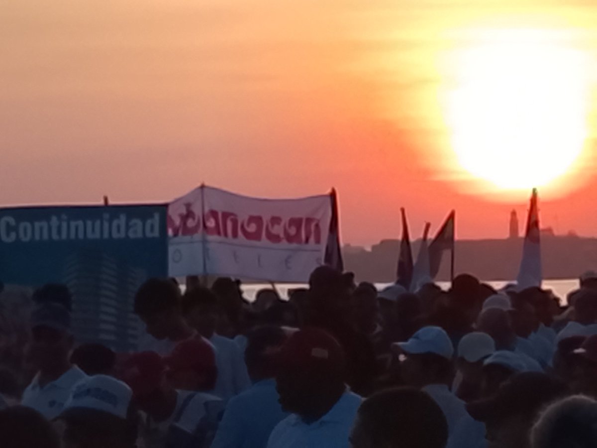 DirGeneralA's tweet photo. @JoelBArcher Fue así una mañana bella de unida,fuerza de 6mil  firma por la patria y miles de cubanos en la calle por la paz https://t.co/pakuGbiDtH