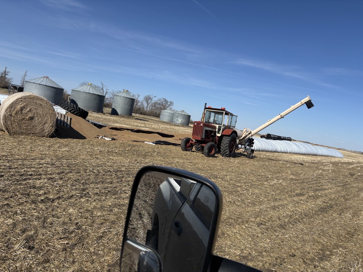 CalvinWood12's tweet photo. Not impressed with this job today (thanks to the deer and the wind). But the old 706 is getting a little work out. https://t.co/yUQ4ptBsM1