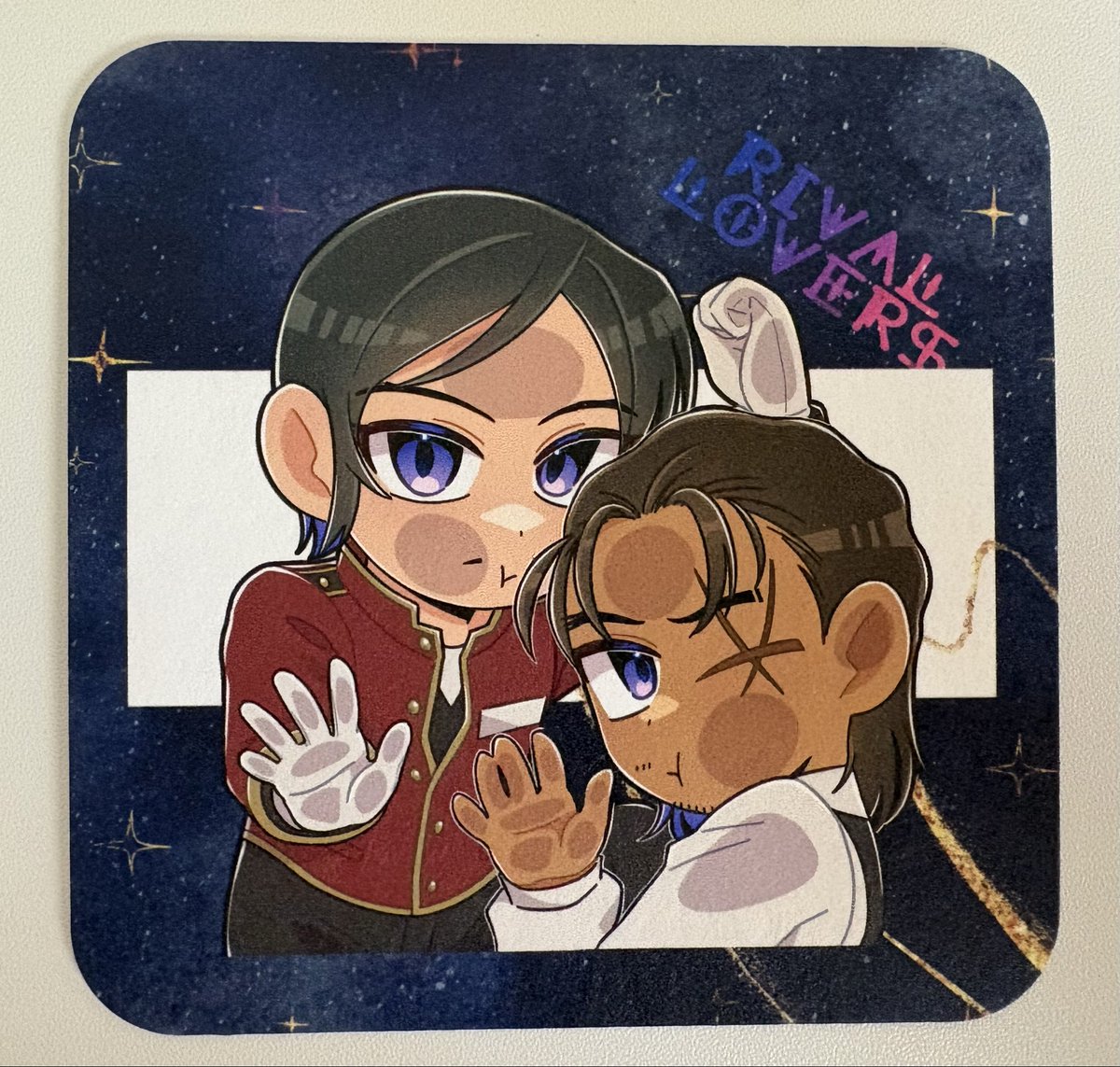 tkxkn_anthology's tweet photo. 【ノベルティ紹介✨】
こちらがノベルティの現物となります✨
コースターのサイズは9cm×9cmの正方形です。
この2点とスマホ待ち受けのQRコード記載の紙を、クリアポケットにまとめてお渡しいたします。 https://t.co/z5a1Uj1rRk