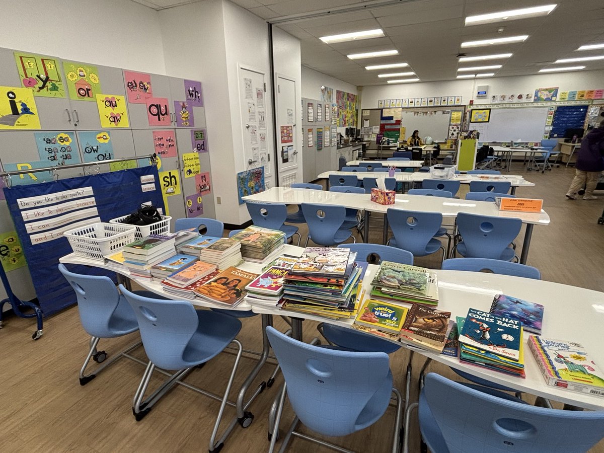 Simonzorrillo's tweet photo. Thank you Justin for your generosity donating many wonderful bilingual books to our students at Meadow Homes.
Your senior project giving back to the community is an example for everybody.
¡Muchas gracias! 🫶🏻￼￼￼￼@MeadowHomesElem https://t.co/tTgDazIeS2