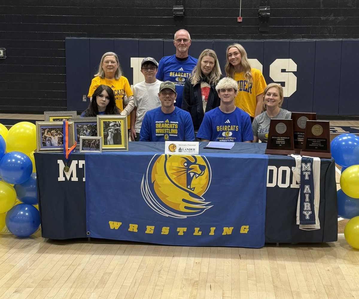 GraniteBears's tweet photo. congrats to @GraniteBears Wrestling @NCHSAA 3A State Champ 🥇 Michael Fischer on officially becoming a member of the @LanderAthletics Wrestling program Well Deserved!
GO 🐻 @MACSchools @MAHSWrestling_ @MABearHistorian @MrCoryLeeSmith  #D2powerhouse https://t.co/HBkfccuB2z
