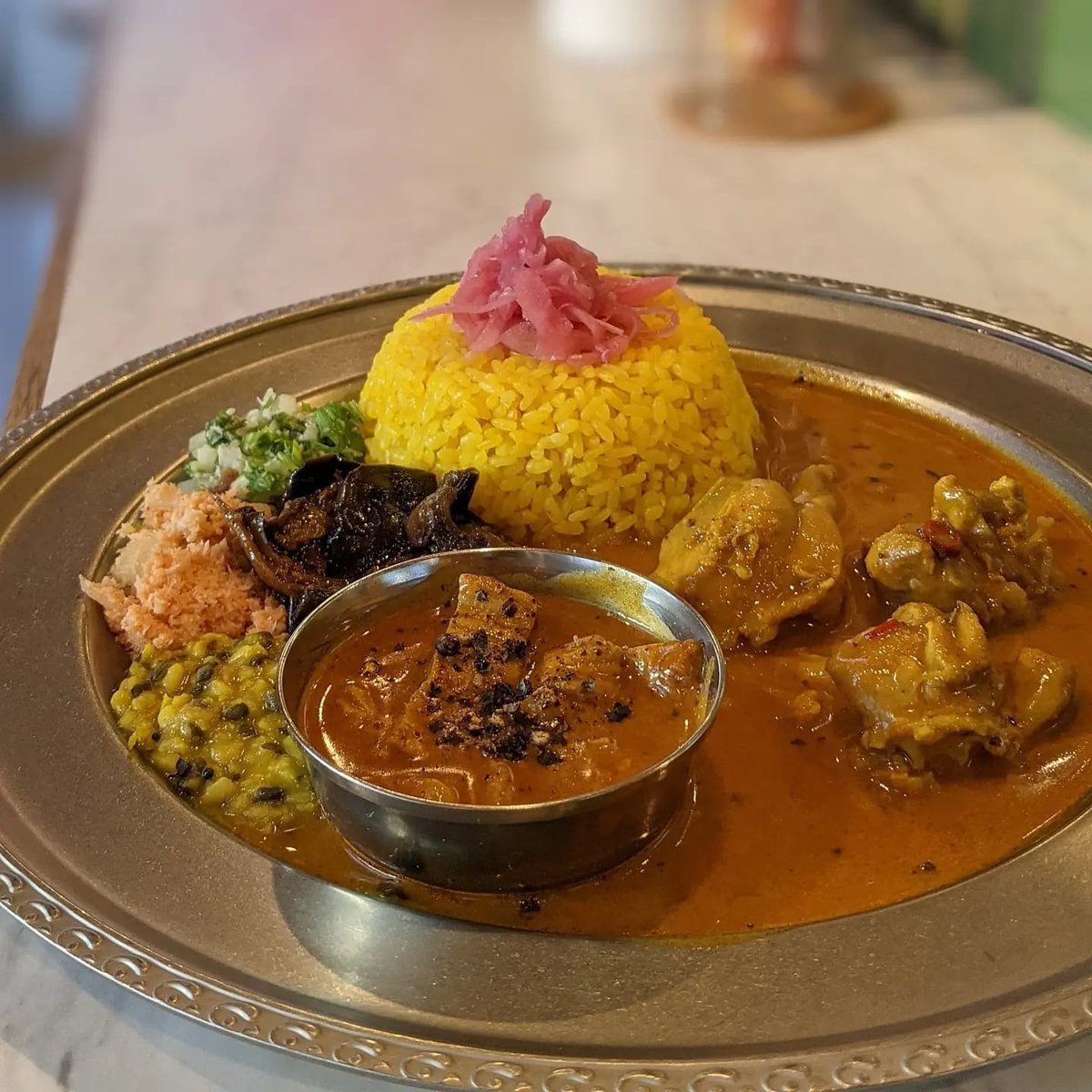 5/2(土)
11:30-20:30(L.O20:00)
※売り切れ次第終了
🍛本日のカレー🍛
◎ひよこ豆入り豚キーマ
◎モルディブフィッシュのポテトカレー
◎牛ホルモンのカレー
[副菜]
・赤玉ねぎのアチャール
・水菜の和え物
・ナスのモージュ
・ダル
・ココナッツサンボル