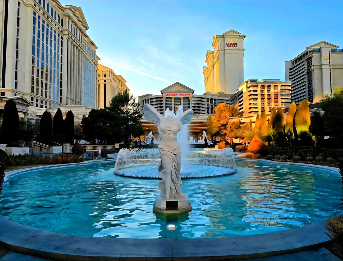 SCVegas's tweet image. Caesars Palace 🔱 #LasVegas