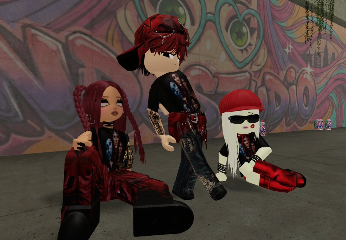 had a blast at <a href="/khloemonroex/">Khloe Monroe</a> release concert! Me, Lolo and RadMonkey decided to follow <a href="/AMNgirlz/">AMN</a> car leaving the venue but got lost 😔 can someone come pick us up ? xx ♥️