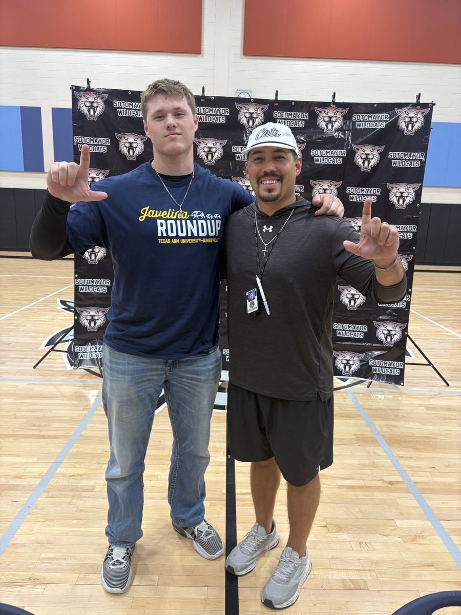 jacampbe47's tweet photo. Super proud of @BraxtonKing_FB &amp; @jordangervais_1 on signing to play at @JavelinaFB &amp; @LouisvilleFB!

Two high-character young men who represented @Sotocats_FB the right way and helped set the standard for what the CATS mentality is all about.

Go be great 🤜🏼🤛🏼

@NISD_Athletics https://t.co/aRMmGxifiJ