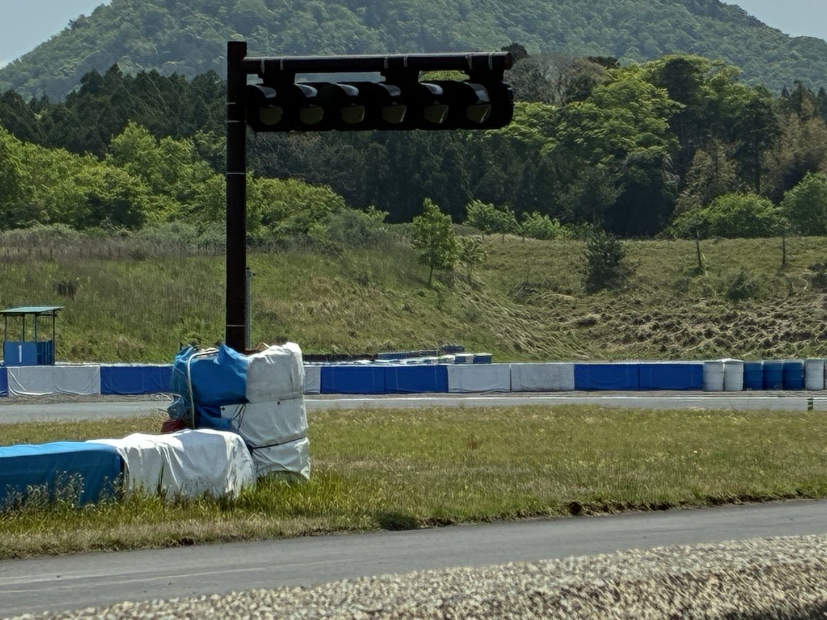 記念碑さんちの白いヤツ　GRヤリスRC tweet media