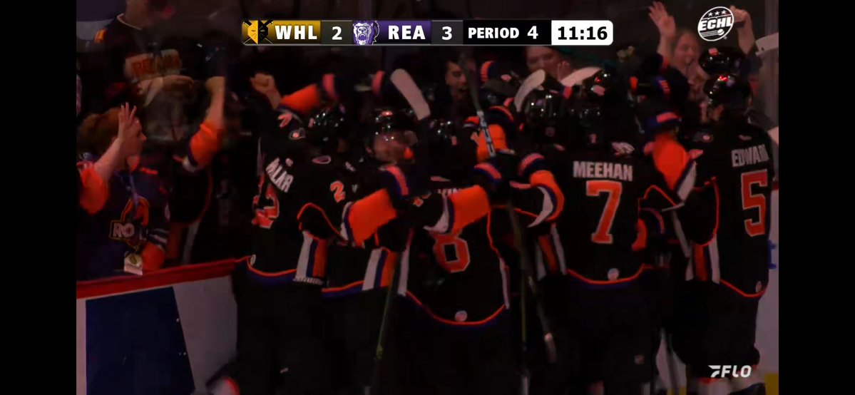nhlsam_'s tweet image. sobbing. i love my dumb ass team sm #notdoneyet