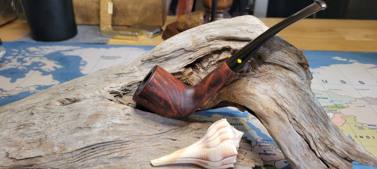 SGPipeCompany's tweet photo. From rough to ready.
SG-I River Run Edition.
Built to smoke, not sit.
Don't sleep on these old Dr. Grabows.
#SGI #SouthernGentlemenPipeCompany #PipeRestoration #EstatePipes #Briar #Workhorse #RiverRun https://t.co/rliaYKnj5W