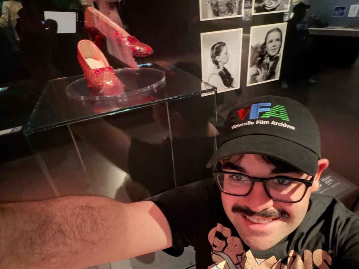 bae_yardo's tweet photo. Last week I had a real five-bagger, on location, popcorn classic, certified movie buff style trip while repping my #VFA Victorville Film Archive swag. 
#oncinema #fivebagger #moviebuff #oscarfever #hei https://t.co/MijE5wo3qq