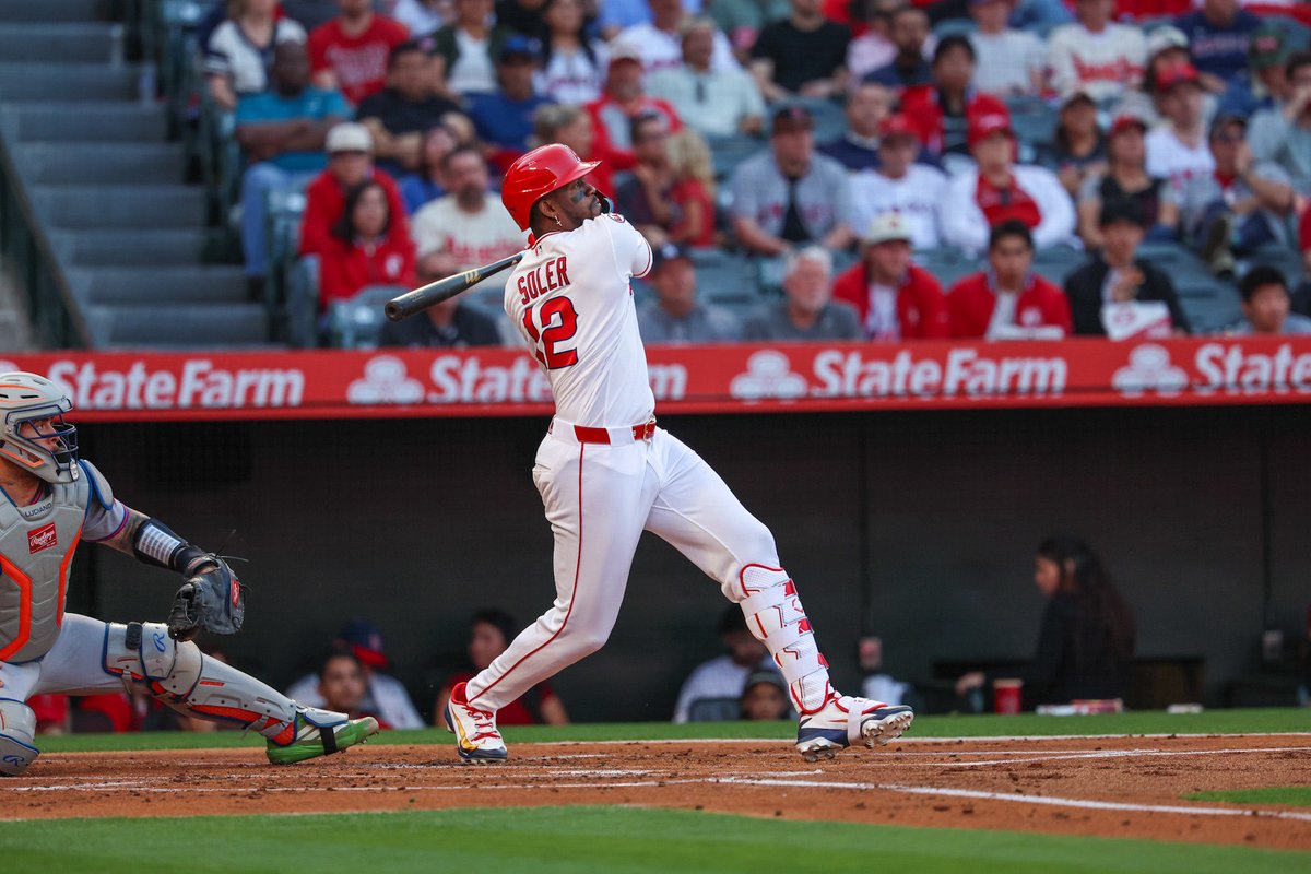 LatinoSports's tweet image. Jorge Soler’s two-run homer in the first inning vs. the Mets marked his 7th on the season ⚾️💣

#Mets #LGM #MLB #RepTheHalo #Angels #LatinoSports | @mlbcuba | 📸: Francisco Rodriguez/Latino Sports