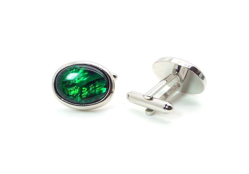 DesignsbyAudrey's tweet image. Fabulous Green Paua Shell Cufflinks by #DesignedbyAudrey.  Lovely mens #handmade cufflinks and dress accessories buff.ly/3ViwhUP via @Etsy