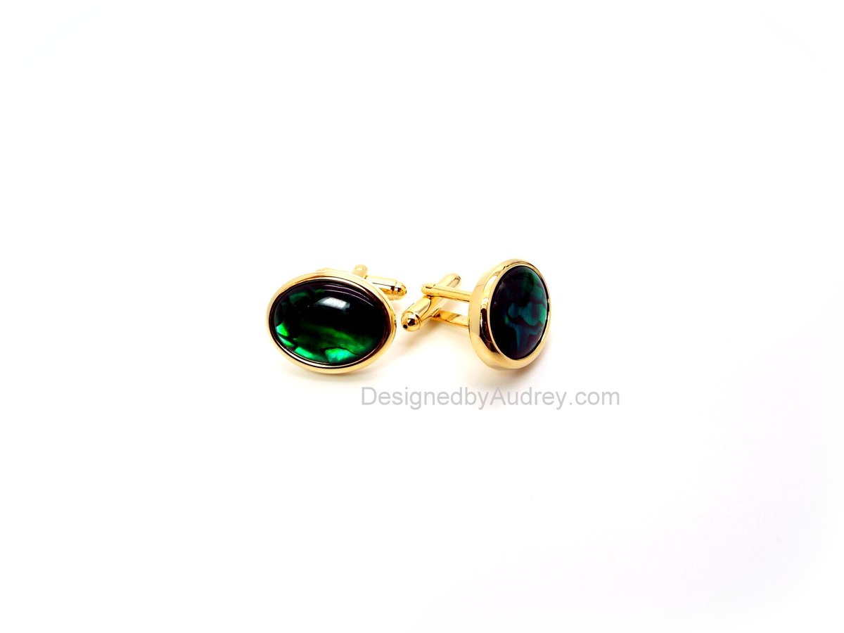 DesignsbyAudrey's tweet image. Fabulous Green Paua Shell Cufflinks by #DesignedbyAudrey.  Lovely mens #handmade cufflinks and dress accessories buff.ly/3ViwhUP via @Etsy