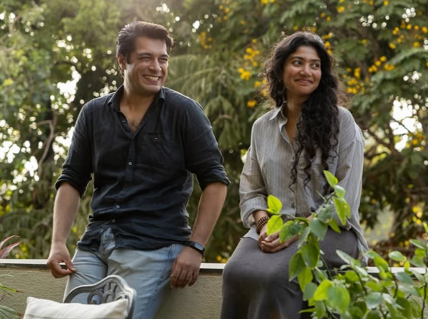 FILMY GUPSHUP on NewsAlert24x7 I Ek Din’ Gets Mixed to Lukewarm Audience Response

Junaid Khan and Sai Pallavi’s romantic drama 'Ek Din' has opened to mostly average-to-negative public reviews, with several viewers calling it a copy of "Saiyyara".

While audiences praised the