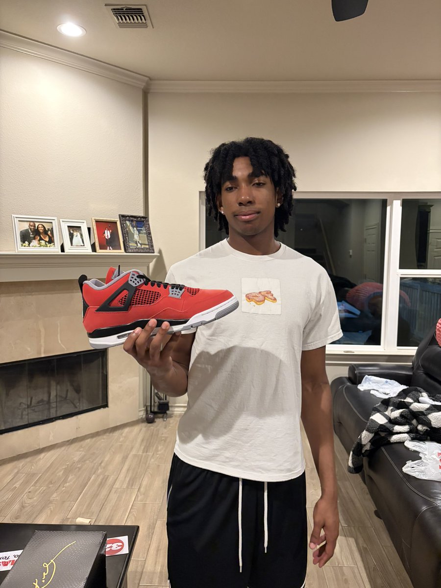 TataMas35's tweet photo. Shoes, shoes and more shoes!! And of course a cookie cake!! Jordan is  officially HOME 🥰🥰🥰 https://t.co/rLKU9tNh1u