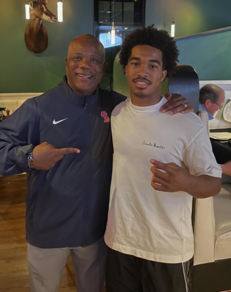 SSN_OleMiss's tweet photo. Class of 2027 Safety Mason Moore has committed to Ole Miss

Moore is a standout safety from Baton Rouge Central. The Rebels keep on locking them in 🔒 https://t.co/Bzy1DHCuAh
