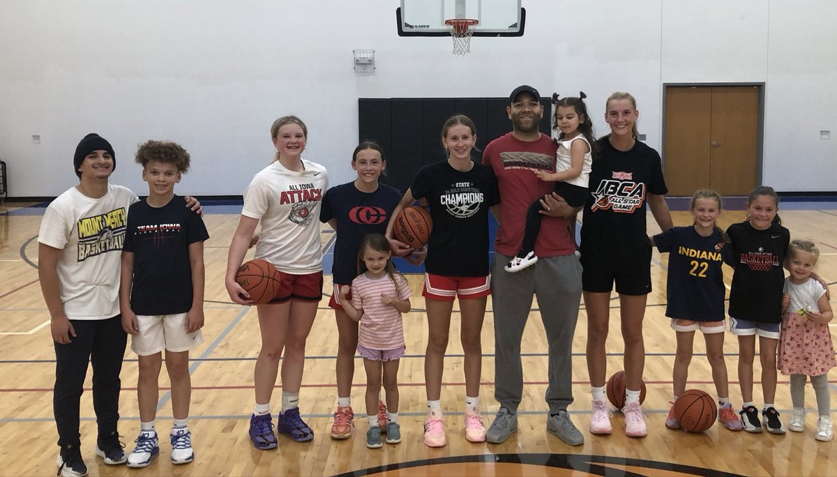 coachpershing's tweet photo. Every hour counts. Every made basket provides confidence, and each one of these future leaders improved at their craft today. https://t.co/7pMmJrxhaL
