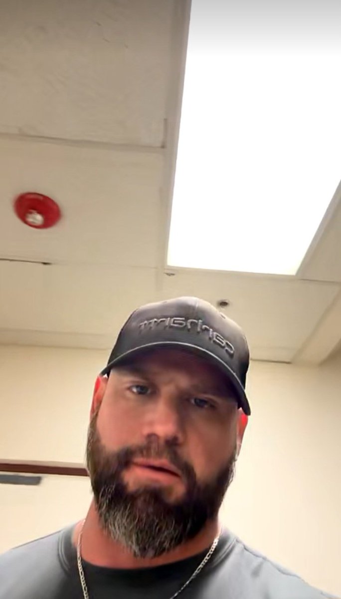 Alexhall tweet media