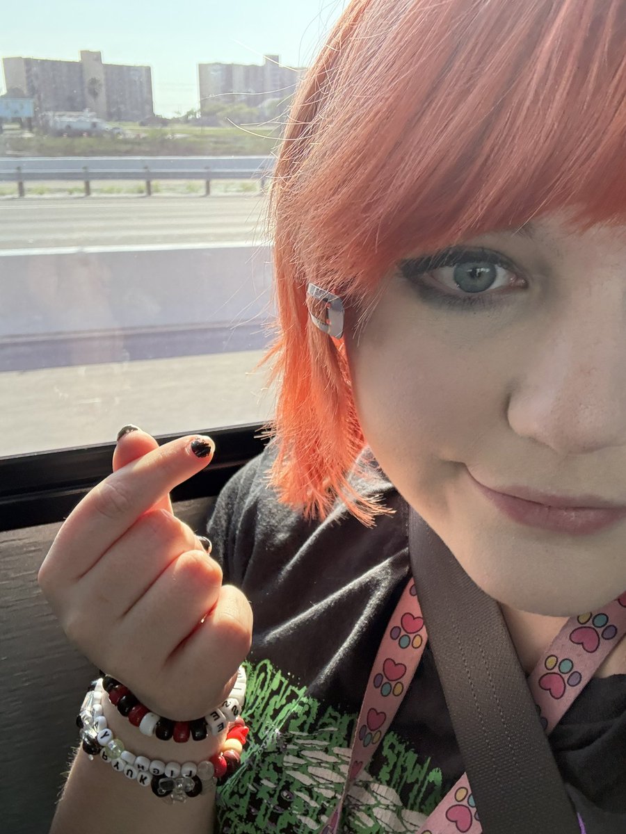unicorndimond's tweet photo. //I guess it’s jojo selfie day so hello world this is me https://t.co/8Dbaa12I4H