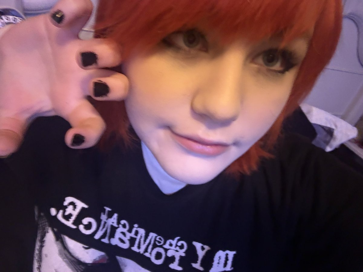 unicorndimond's tweet photo. //I guess it’s jojo selfie day so hello world this is me https://t.co/8Dbaa12I4H