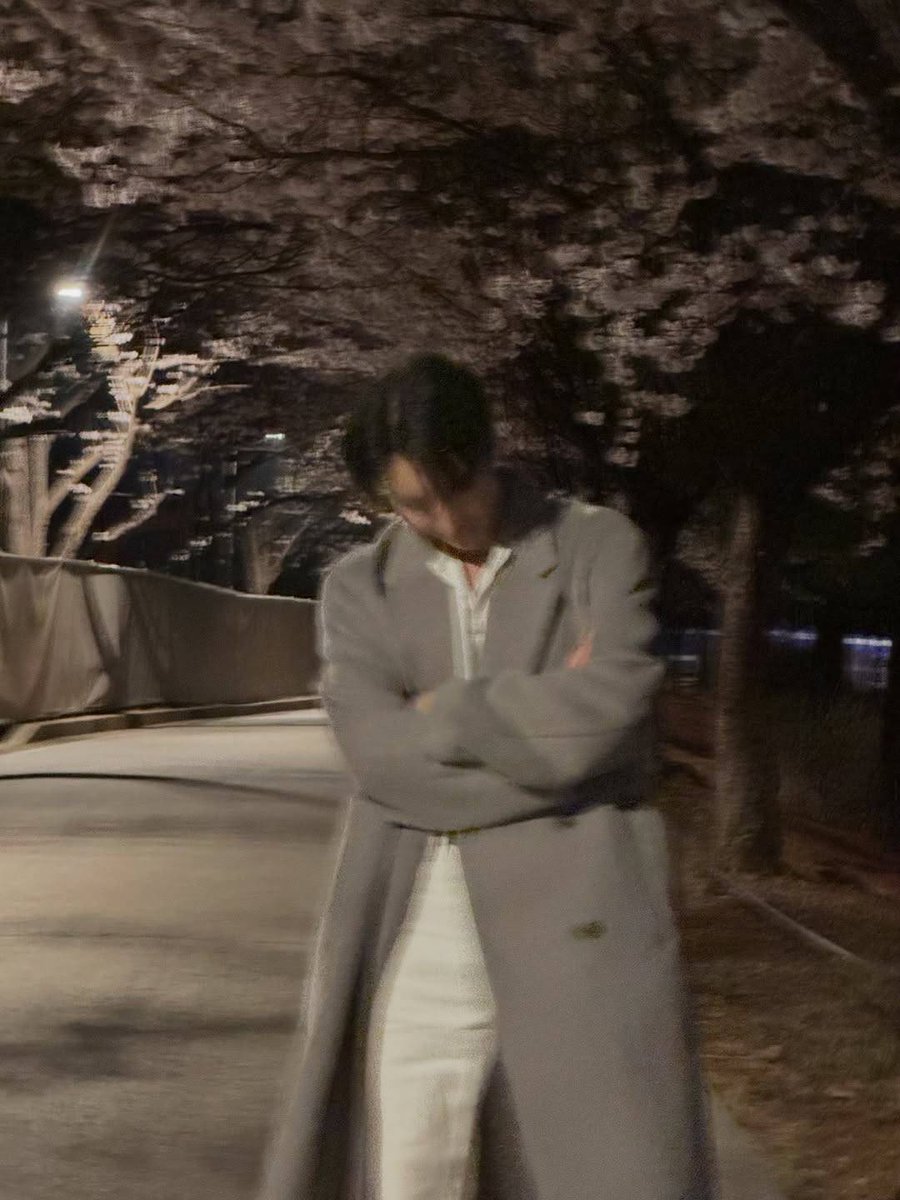 Simplesmente não consigo ver os posts do Seonghwa e não me imaginar em um date com ele