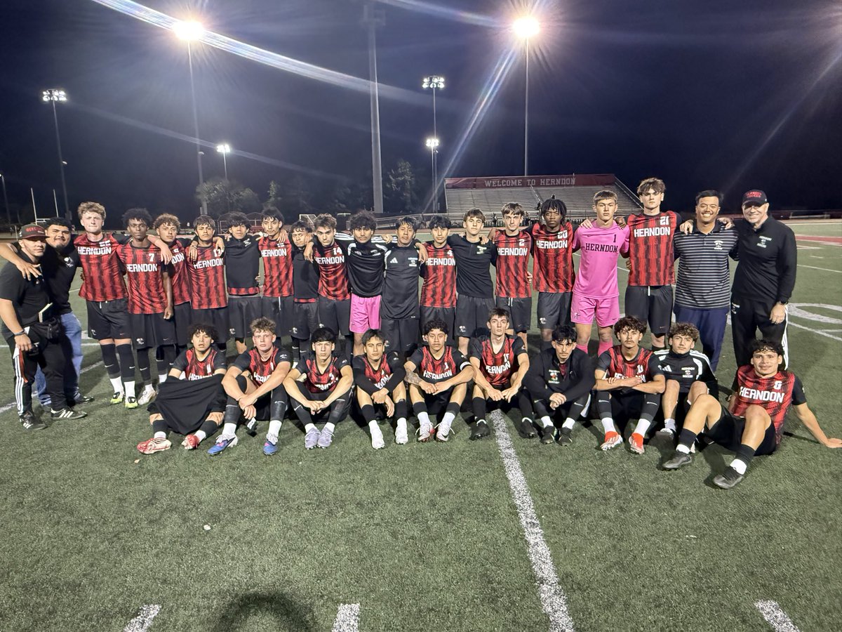 herndonsports's tweet image. Congrats to our Varsity Boys ⚽️ on a hard-fought 1–0 victory over the Saxons on Senior Night! 💪🔥
Proud of the grit, teamwork, and heart you showed out there. Let’s keep it rolling! 👏🎉 #SeniorNight #TeamWin