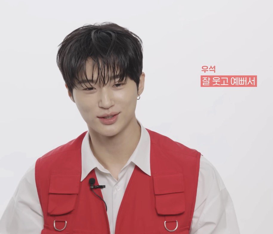 คนที่บอกว่าน้องฮเยยุนไม่สวย แปลว่าไม่เคยเห็นน้องตัวจริง คนที่เห็นน้องใกล้ๆแบบหน้าติดกัน มองตลอดเวลา พูดแบบนี้ค่ะ 🤭

💙เธอยิ้มเก่งและสวย 

**มีประโยคที่พี่พูดว่า ผมชอบมากเลยครับ