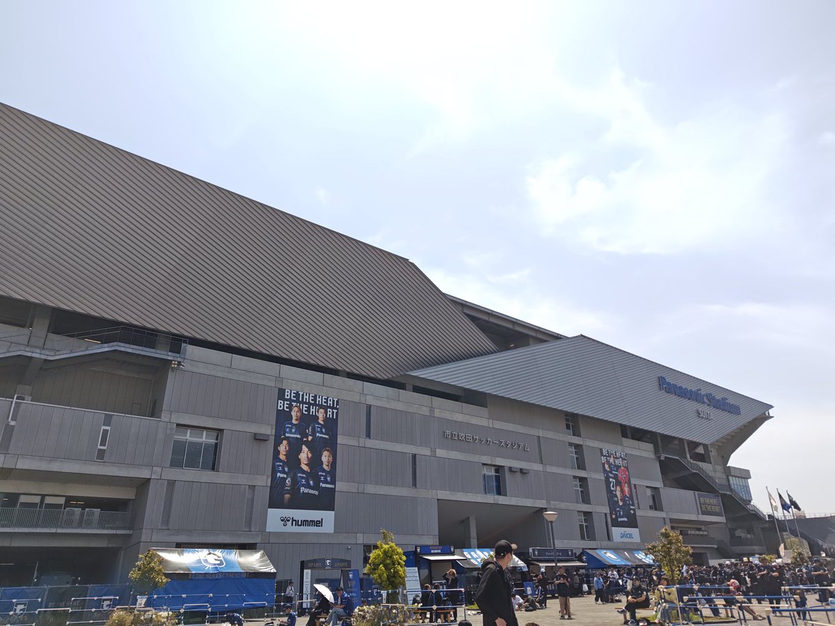4829's tweet photo. 風はありますが、よく晴れてます。
勝点3必須です！
今日もゴール裏から熱く応援します！ https://t.co/xSuzljeMpH