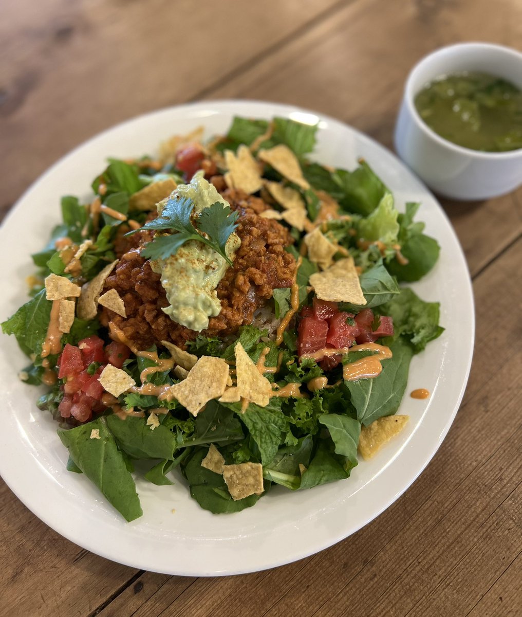 sasayacafe's tweet image. 本日から3日間(5/2〜4)の
Today'sSpecialは
「ベジタコライス」です✨
たっぷりのお野菜とスパイス香るベジタコミート、アボカドワカモレ、ピリ辛のサルサソースが乗ったタコライス🥗よく混ぜてお召し上がりください☺️
#vegan #sasayacafe #ベジタコライス