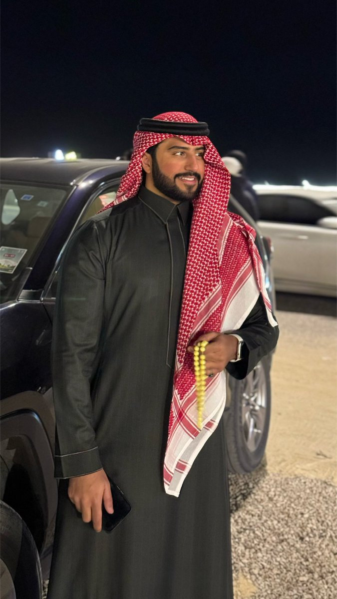 f9_4h's tweet photo. وش الاحلى الاولى ولا الثانية ولا الثالثة؟ https://t.co/SgAIn396ML