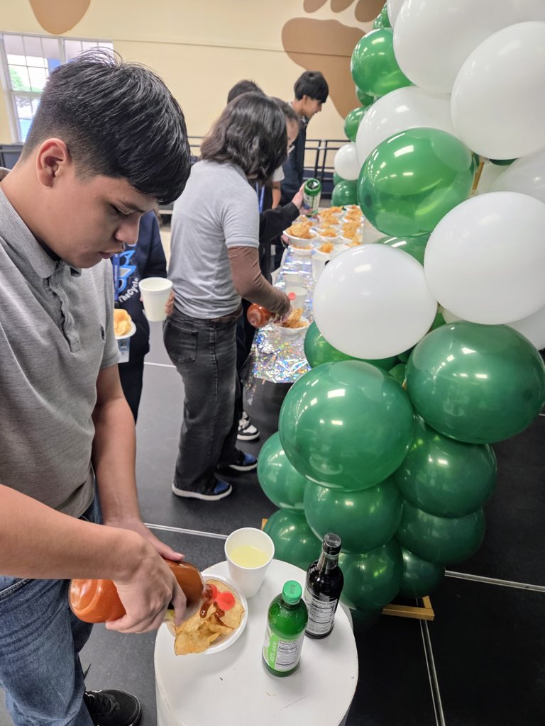 Guillen_Middle's tweet photo. Celebrating our Attendance Challenge winners! π Students with perfect attendance rewarded with delicious papas locas πΆοΈπ₯βa well-deserved treat for showing up every day, ready to learn and grow! Proud of our commitment &consistency! π―π #AccountabilityEqualsLove #BreakTheCycle https://t.co/w68l7XNq1Y