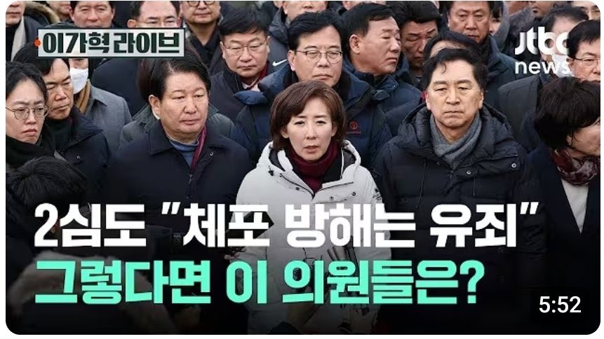 "침묵은 악의 방관자" tweet media