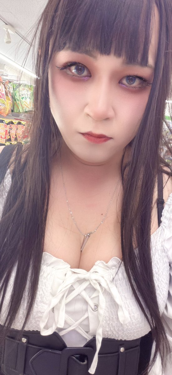 りな tweet media