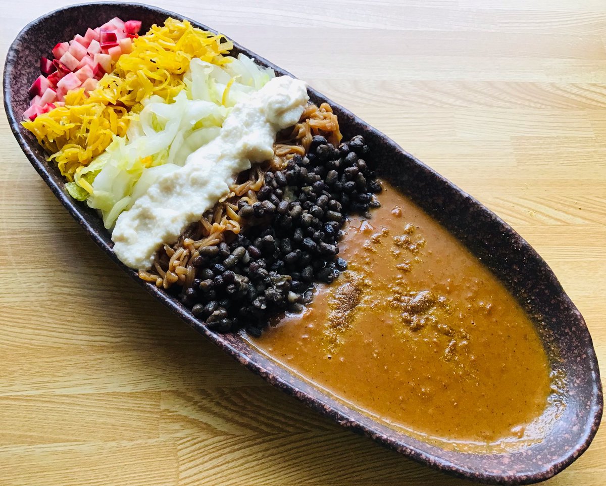 lentilsatlucia's tweet image. おはようございます。
カレー房レンズ豆です。

黒ヒヨコ豆カルダモン風味 
人参のハリッサ和え
水菜の姜葱醬和え
茸の炊いたん
大根ピクルス
が本日のトッピングです。

写真はイメージです。
#菜食 #カレー #plantbased #curry #lentils