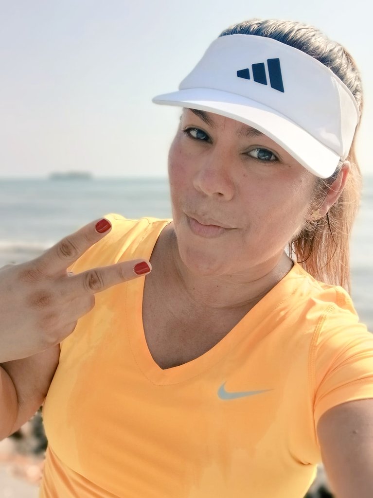 nlizv's tweet image. #DíaDelTrabajo  y yo desperté a las 6 am no me la creo jajajaj #running