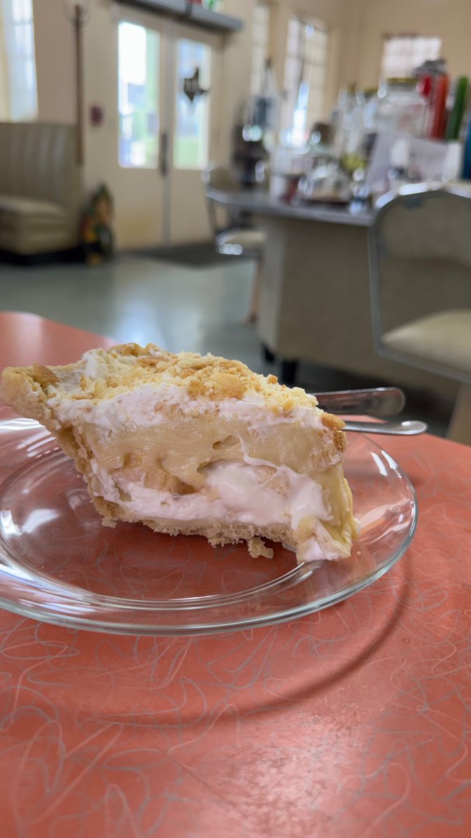 DinolandDan's tweet image. We’re out of Oklahoma and getting a slice of banana cream pie at the U-Drop Inn, located on #Route66 in Shamrock, Texas. 

This art deco masterpiece was a Conoco service station and cafe. You may recognize it as the inspiration for Ramone’s from Pixar’s Cars.