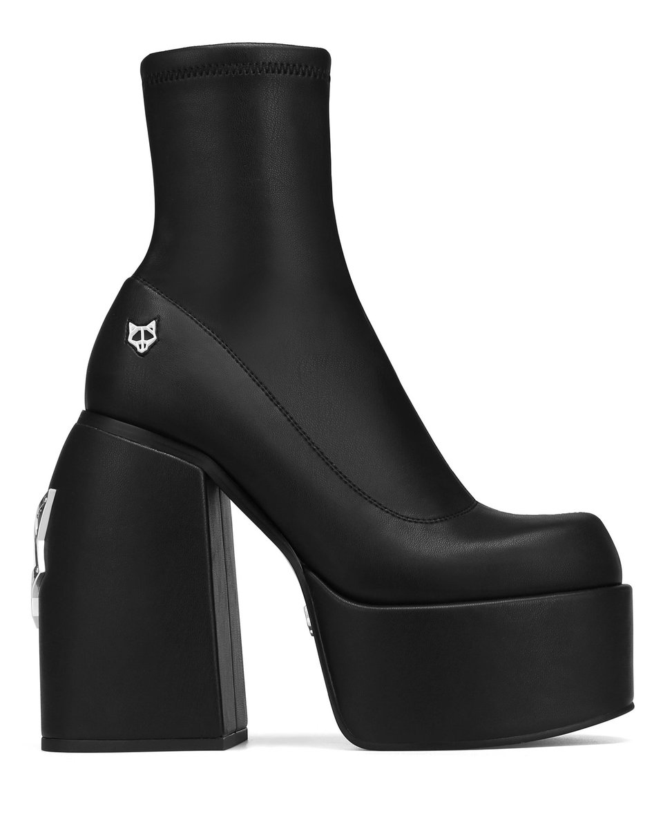 mistress_tiara's tweet photo. Stiefel Hure Jonas Just totaly 𝗟𝗼𝘀𝘁 and 𝗦𝗲𝗻𝘁:
Naked Wolf Black Boots ~ <3 💞💞 on Throne ~

Keep dispensing like a true 𝐆𝐨𝐨𝐝 𝐆𝐮𝐫𝐥 𝐀𝐓𝐌 ~ 💅

https://t.co/1lNPb42oif https://t.co/xTQY7Afg8a