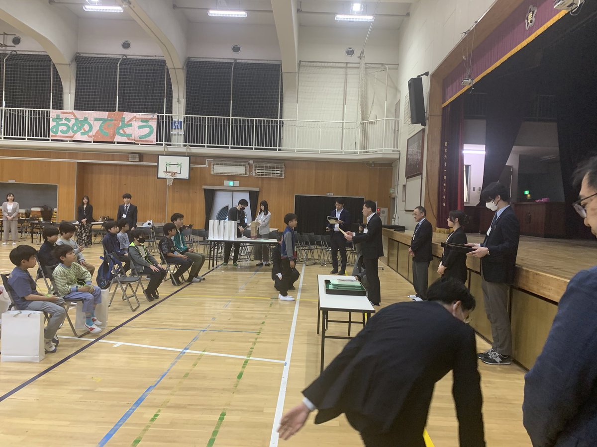 nomuraruri's tweet photo. 第17回小学生花みず木竜王戦　
準優勝🥈（小学校高学年の部）

棋力判定は2級

6連勝、1敗
世田谷区、実行委員会、将棋連盟から表彰されて嬉しそうでした(◍•ᴗ•◍)

決勝は接戦で敗れ、悔しそうでした。

#将棋 #将棋大会 #世田谷区 #花みず木竜王戦 #二子玉川小学校 #小学4年生 #日本将棋連盟 #9歳 https://t.co/ypmerPgvy2