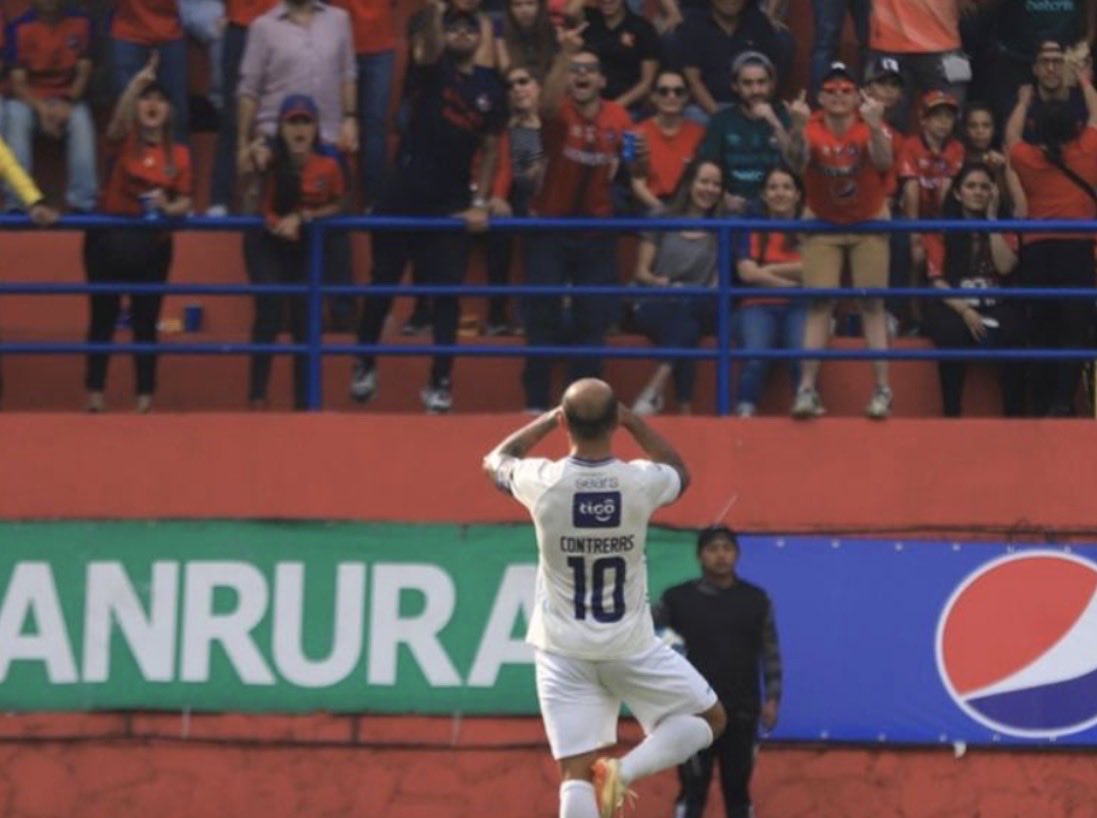 Jose17015193's tweet photo. @DavorGt @CremasOficial Se va su mero tata 🤧 https://t.co/eTKNhhnoOX